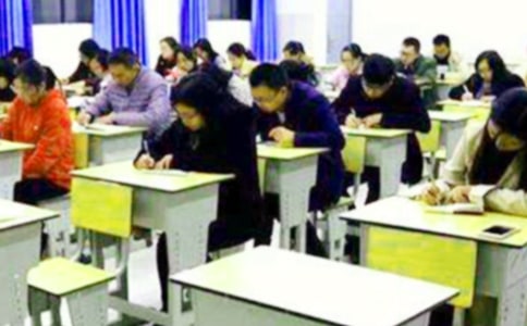 考试学生代表发言稿