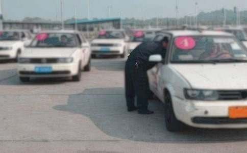 ��У��ְ���漯��12ƪ